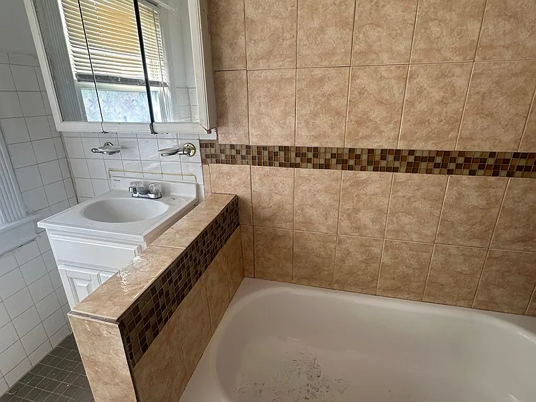 62 Livingston Ave #2 — Photo 5