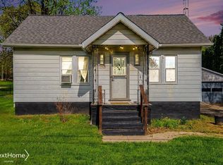 1098 Gilbert St, Flint, MI 48532