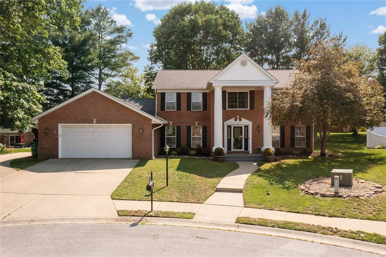 1101 Peachtree Ct photo 1