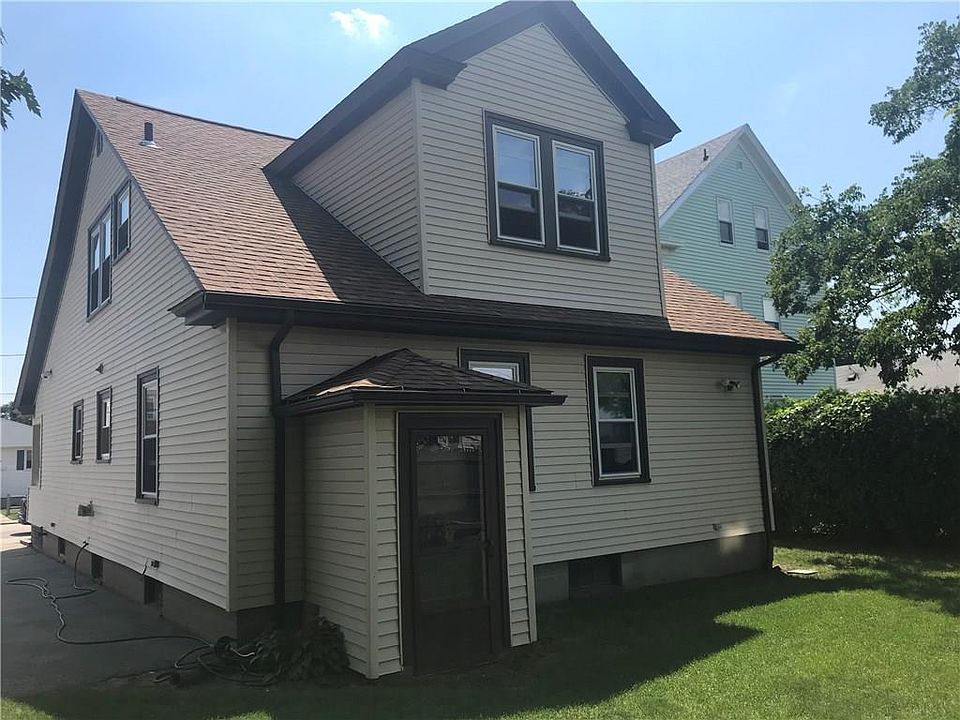 2nd image of 27 Sabra St