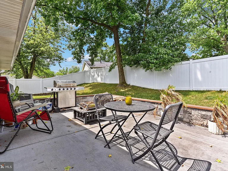 7828 Citadel Dr — Photo 32