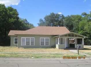 426 W Wardville St, Cleburne, TX 76033