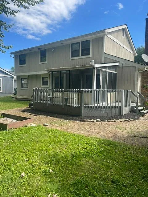 8829 Greenburg Dr — Photo 2