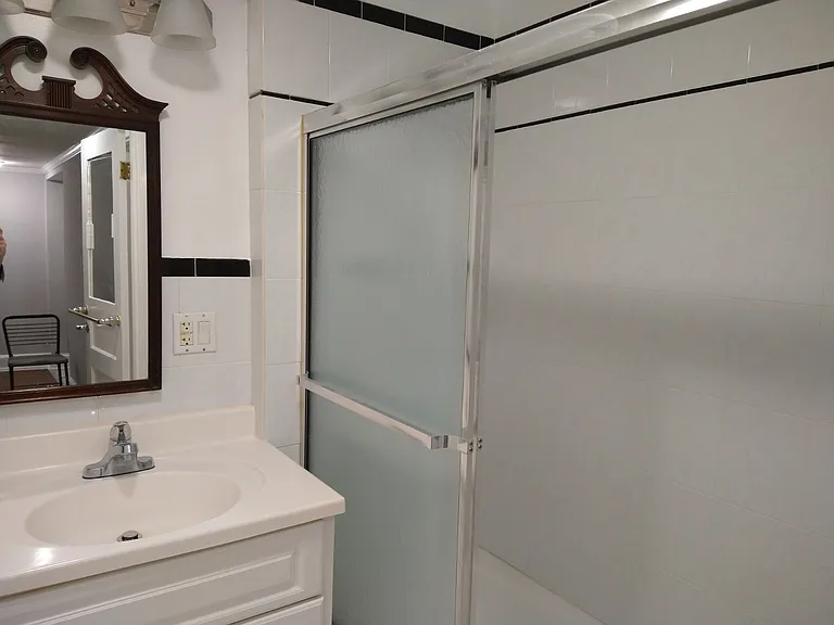 515 Seward Sq SE #8 — Photo 11