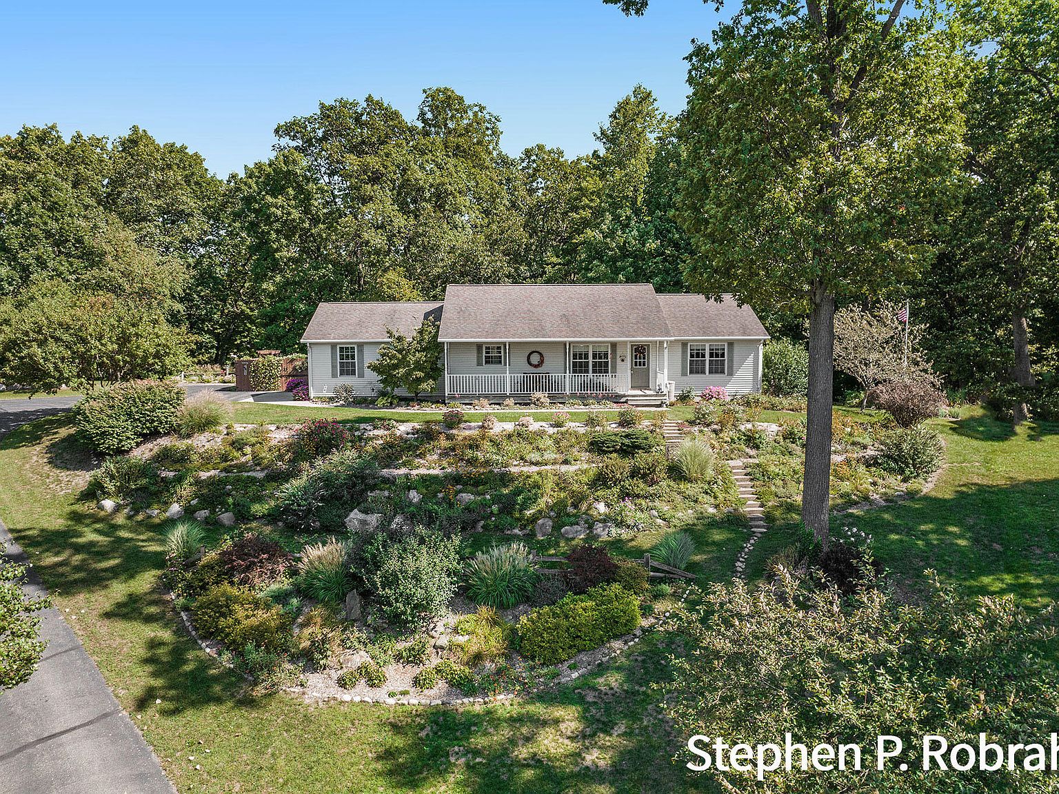 102 Hunters Trail Ct, Middleville, MI 49333 Zillow