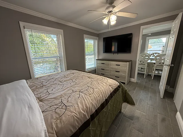 5815 Oxford Dr — Photo 3