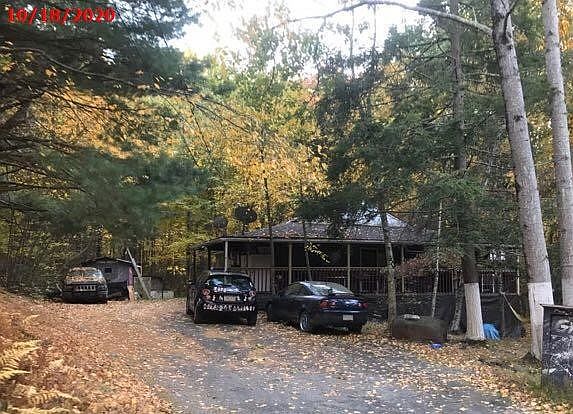 2nd image of 101 Rock Pl