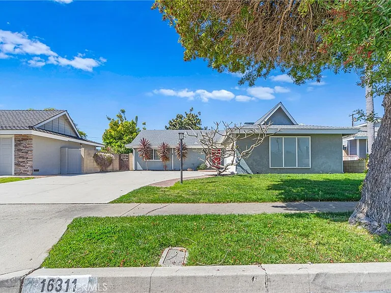 16311 Woodstock Ln — Photo 49