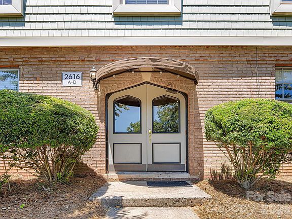 3rd image of 2616 Park Rd APT B