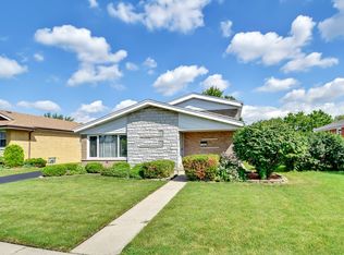 4632 W 107th St, Oak Lawn, IL 60453