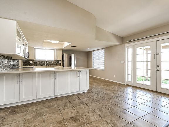 5th image of 1811 N Cheri Lynn Dr