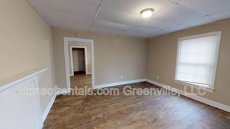 2 bed, 1.0 bath, 940 sqft, $900 — Photo 2