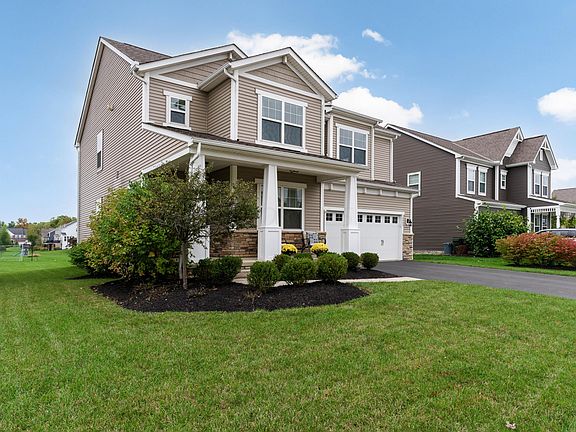 3rd image of 10445 Hazelnut Dr