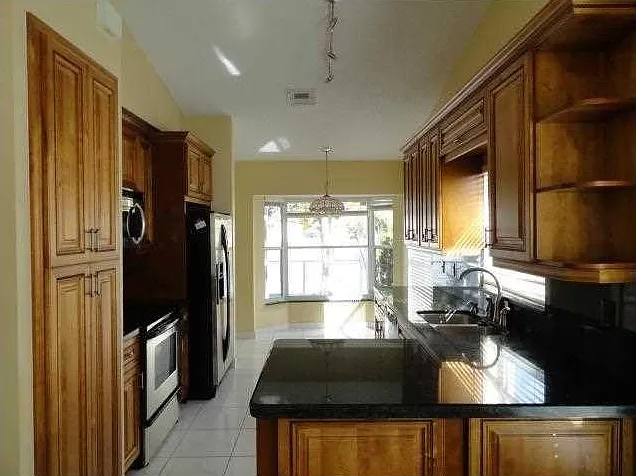 18861 NW 2nd St — Photo 7