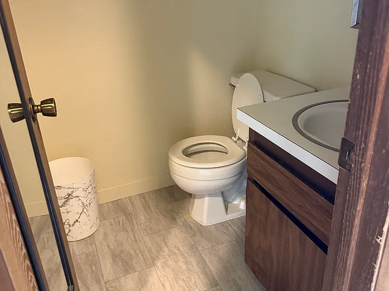 679 Brookside Ct — Photo 4