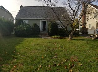 250 Carle Rd, Carle Place, NY 11514