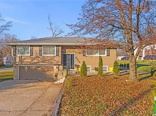 8008 Pleasant Valley Rd, Pleasant Valley, MO 64068