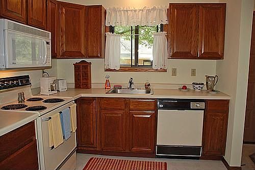 2nd image of 488 Larpenteur Ave E APT 113