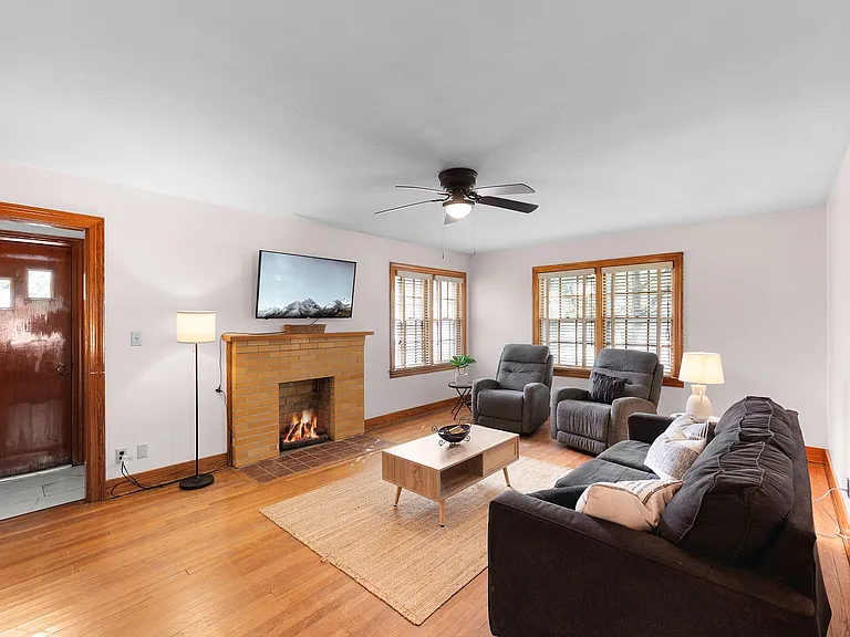 47 Brentwood Dr — Photo 3