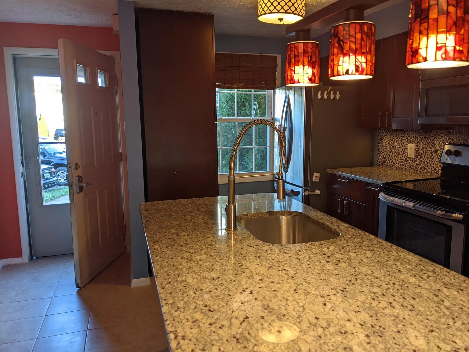 3 bed, 1400 sqft, $3,100 — Photo 3
