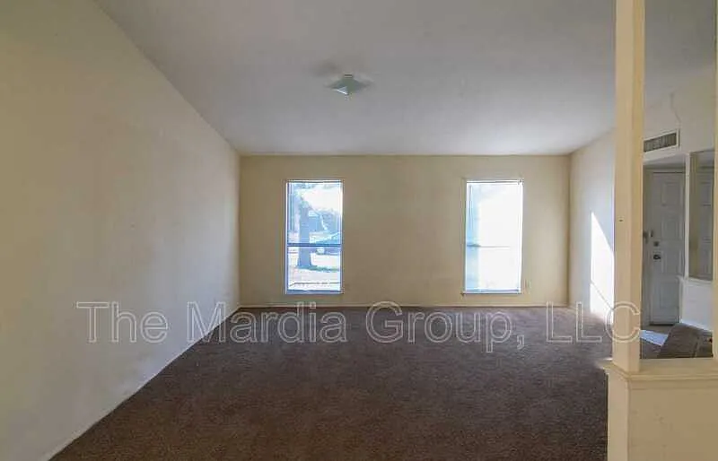 4 bed, 2.0 bath, 1800 sqft, $2,125 — Photo 4