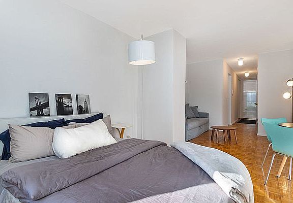 3rd image of 350 W 50th St APT 3L