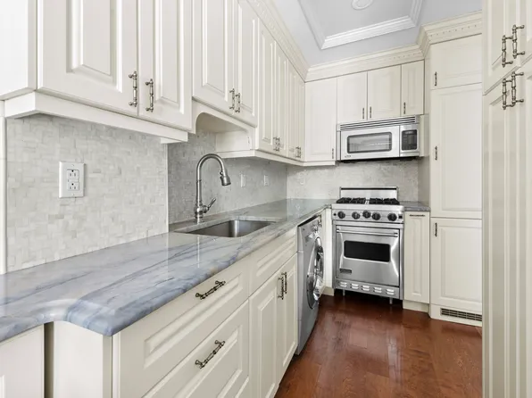 393 West 49th Street image 5 of 12