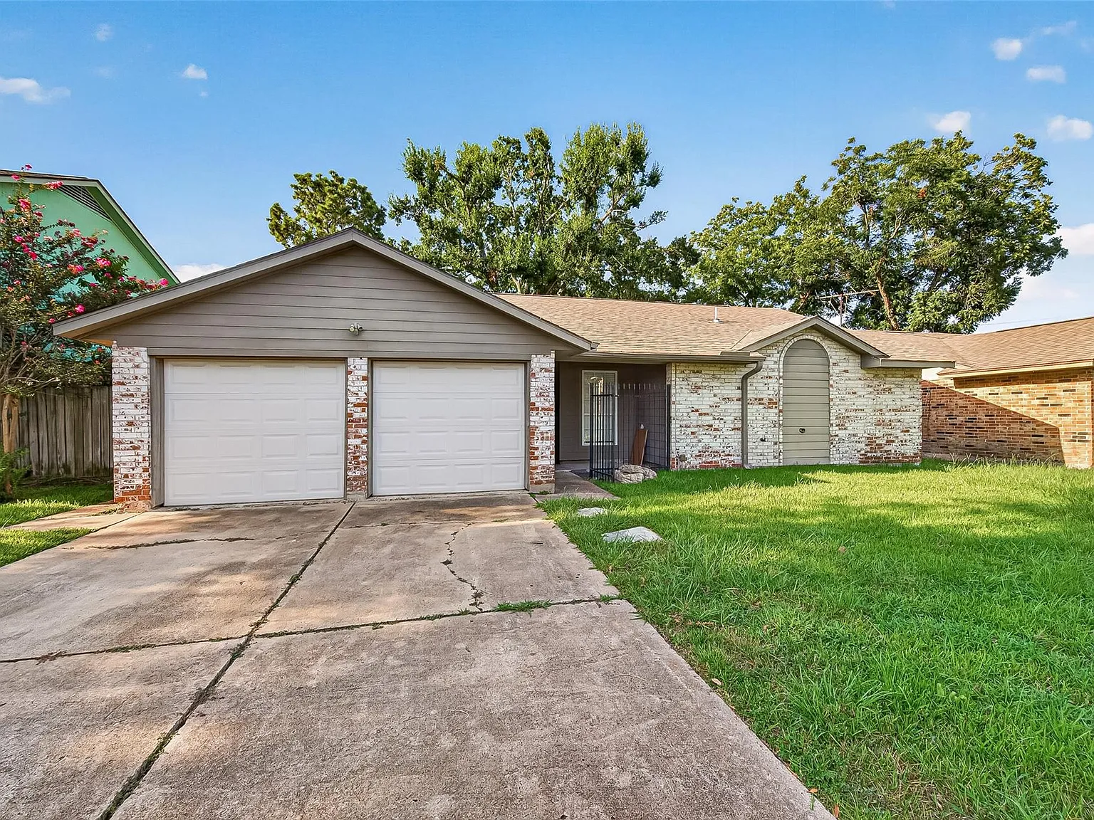3 bed, 2.0 bath, 1384 sqft, $1,900 — Photo 2