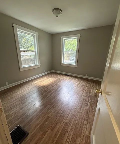 105 Camp St — Photo 6