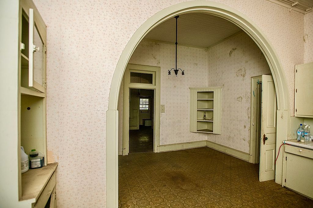 Under 100K Sunday c.1898 For Sale by Owner Italianate in Valdosta GA