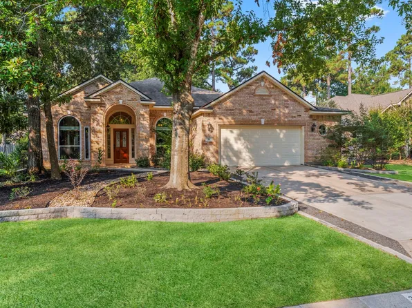 39 E Hobbit Glen Drive, The Woodlands, TX 77384