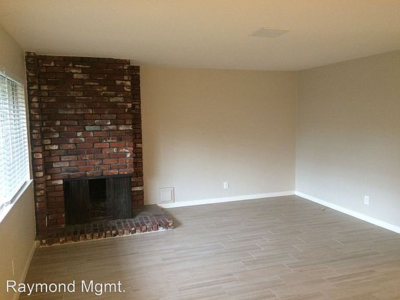 2nd image of 2336 Villanova Cir APT 2