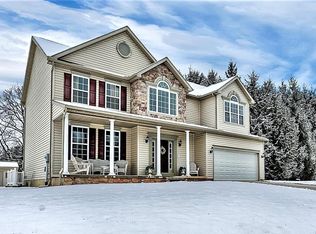 35 Bough Ln, New Oxford, PA 17350