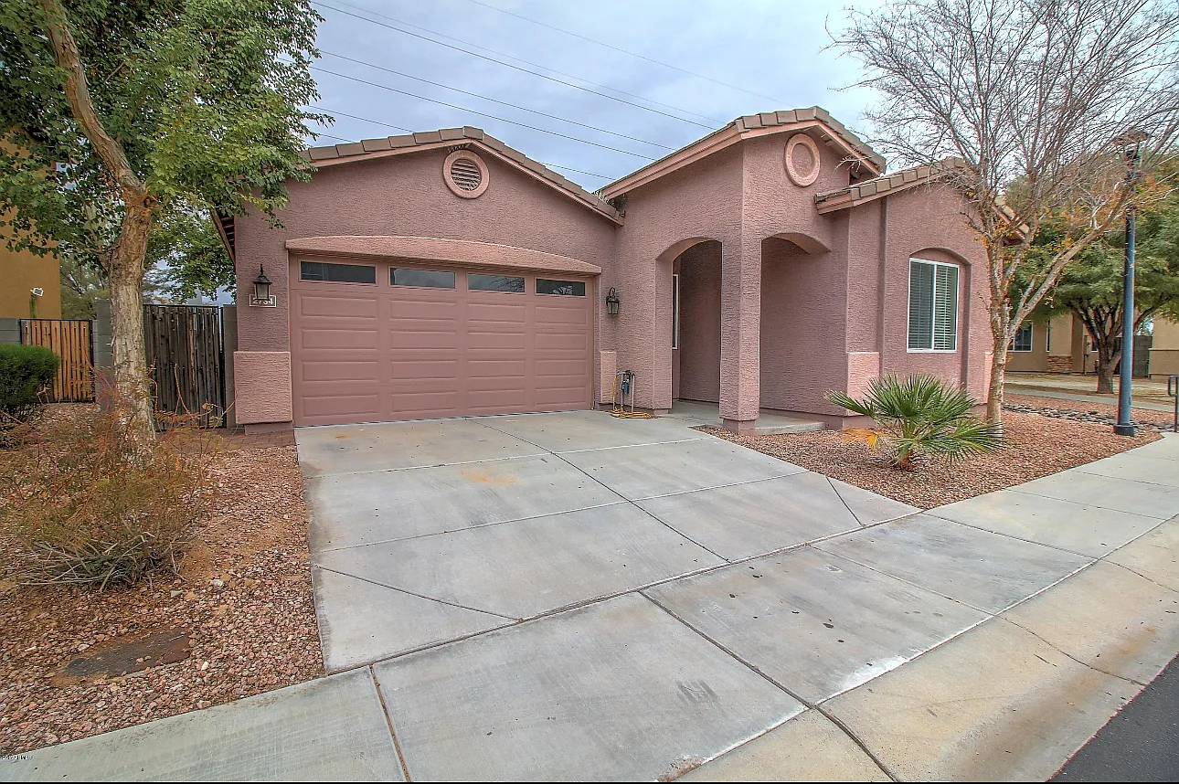 3 bed, 2022 sqft, $2,800 — Photo 1