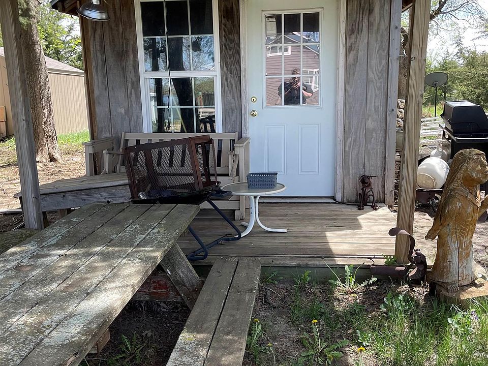 2nd image of 123 S Shore Pl