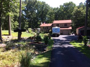 101 Hawk View Dr, Milford, PA 18337