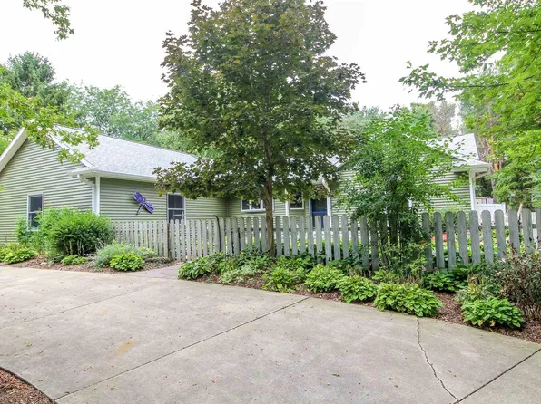 W9164 Red Feather Drive, Cambridge, WI 53523