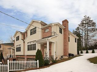 35 White Stone Pl, New Rochelle, NY 10801