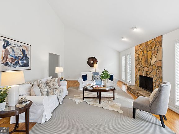 4th image of 525 Spender Trce