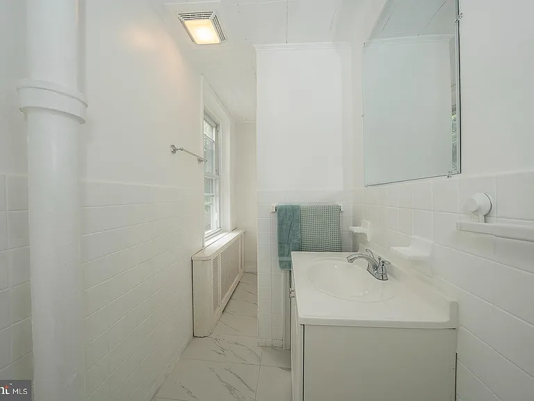 201 Dupont St — Photo 34