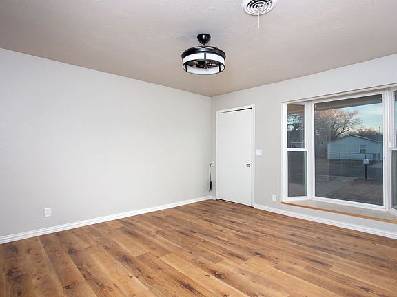 3rd image of 3810 SE 14th Ave
