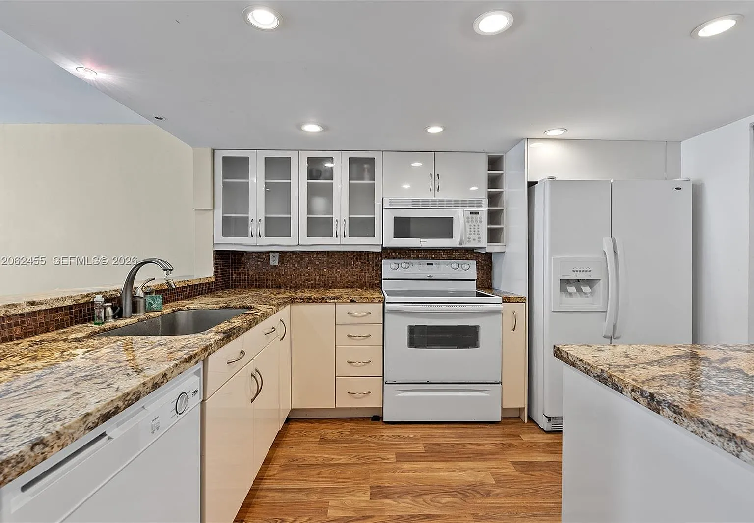 Venetia Condo — Photo 3