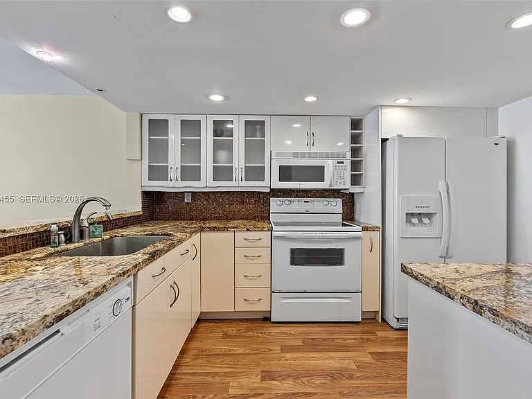 555 NE 15th St #14G — Photo 3