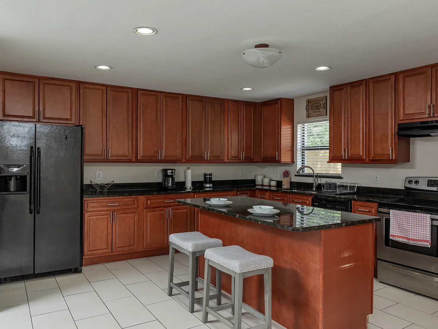 4 bed, 1524 sqft, $2,300 — Photo 4