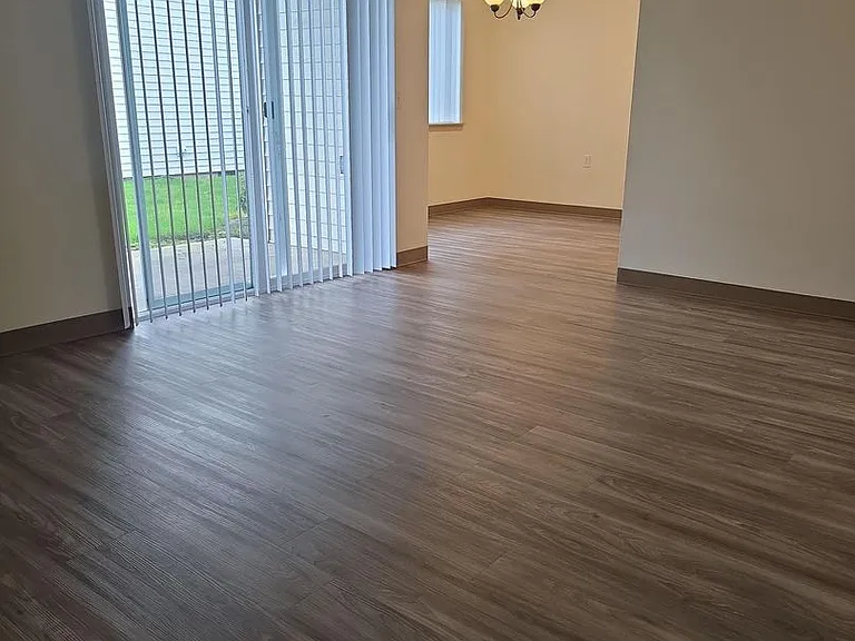 Winfou06-Columbia Village Apartments — Photo 11