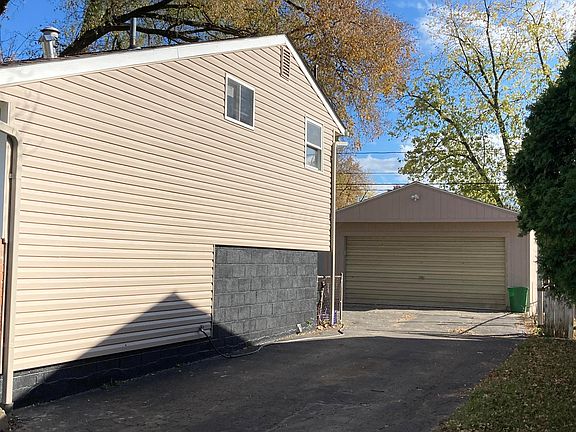 5th image of 1872 Somerset Ct W