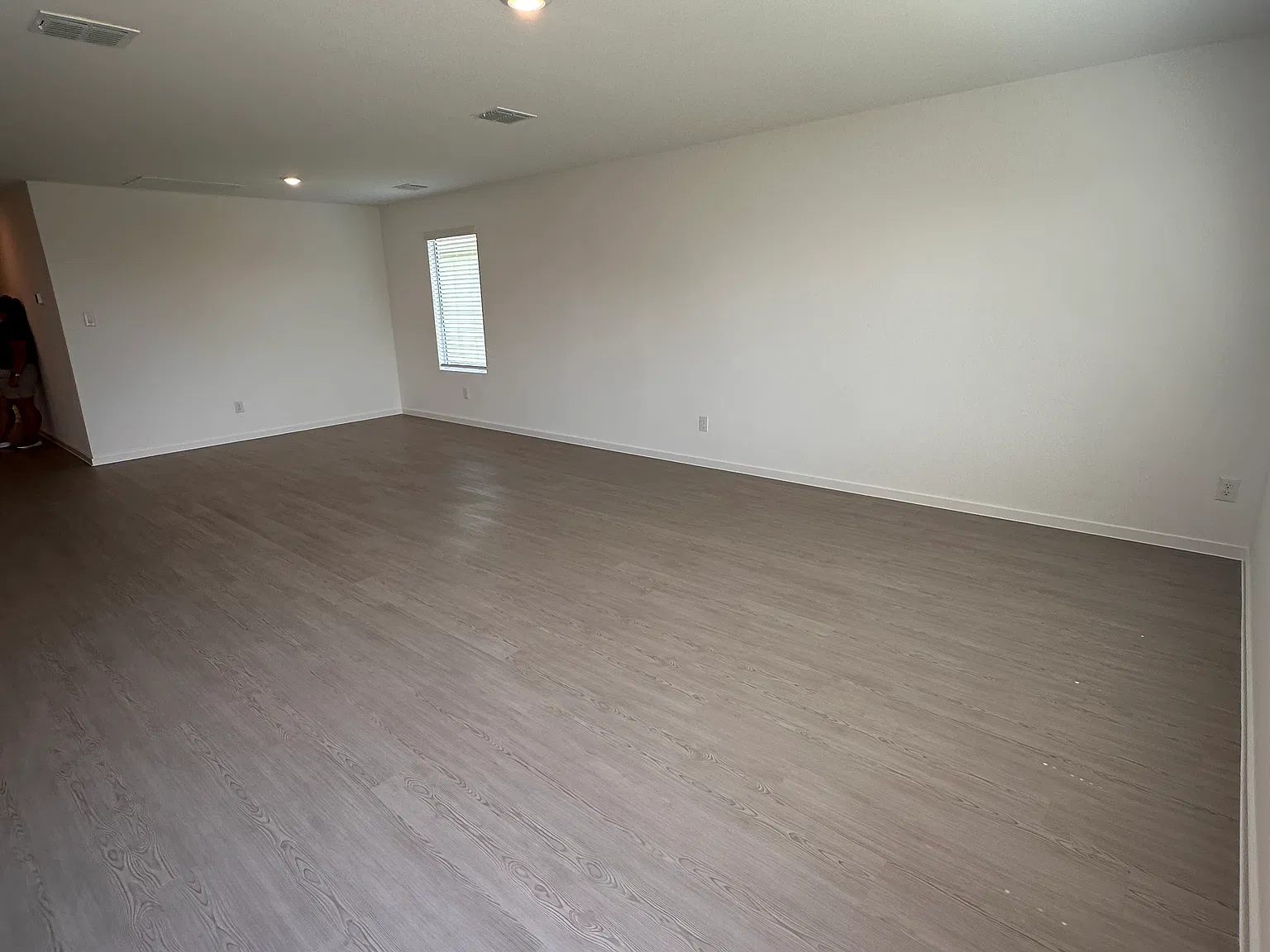 4 bed, 1676 sqft, $2,200 — Photo 3