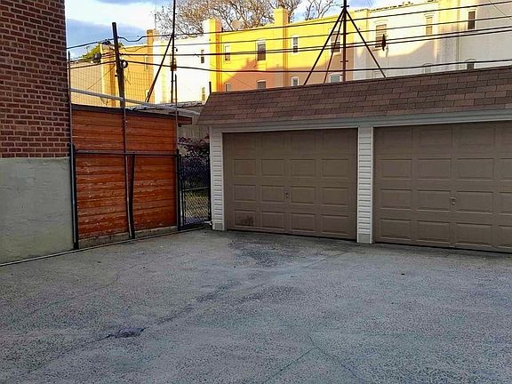 5th image of 3233 46th St