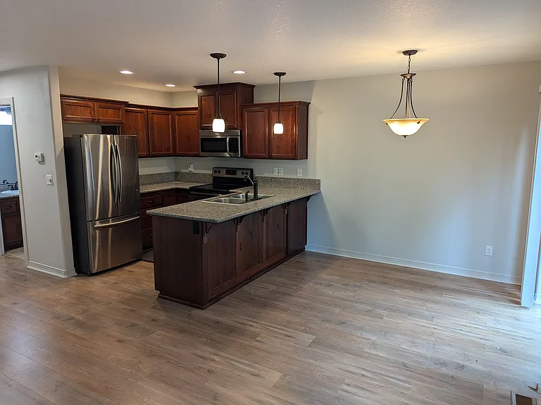 409 Madrona Ave SE — Photo 4