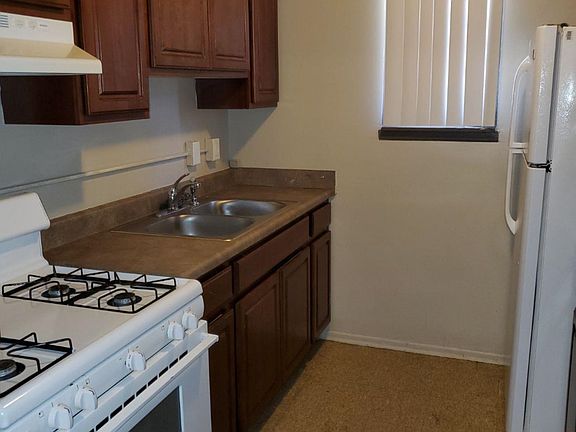 2nd image of 263 Hamlin St